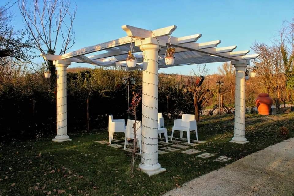 Tenuta Santo Stefano Azienda Agrituristica Santo Stefano del Sole Extérieur photo